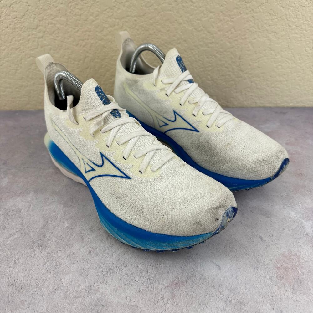 Mizuno Wave Neo Wind Womens Size 10 Running Shoes White Blue Energy Gym